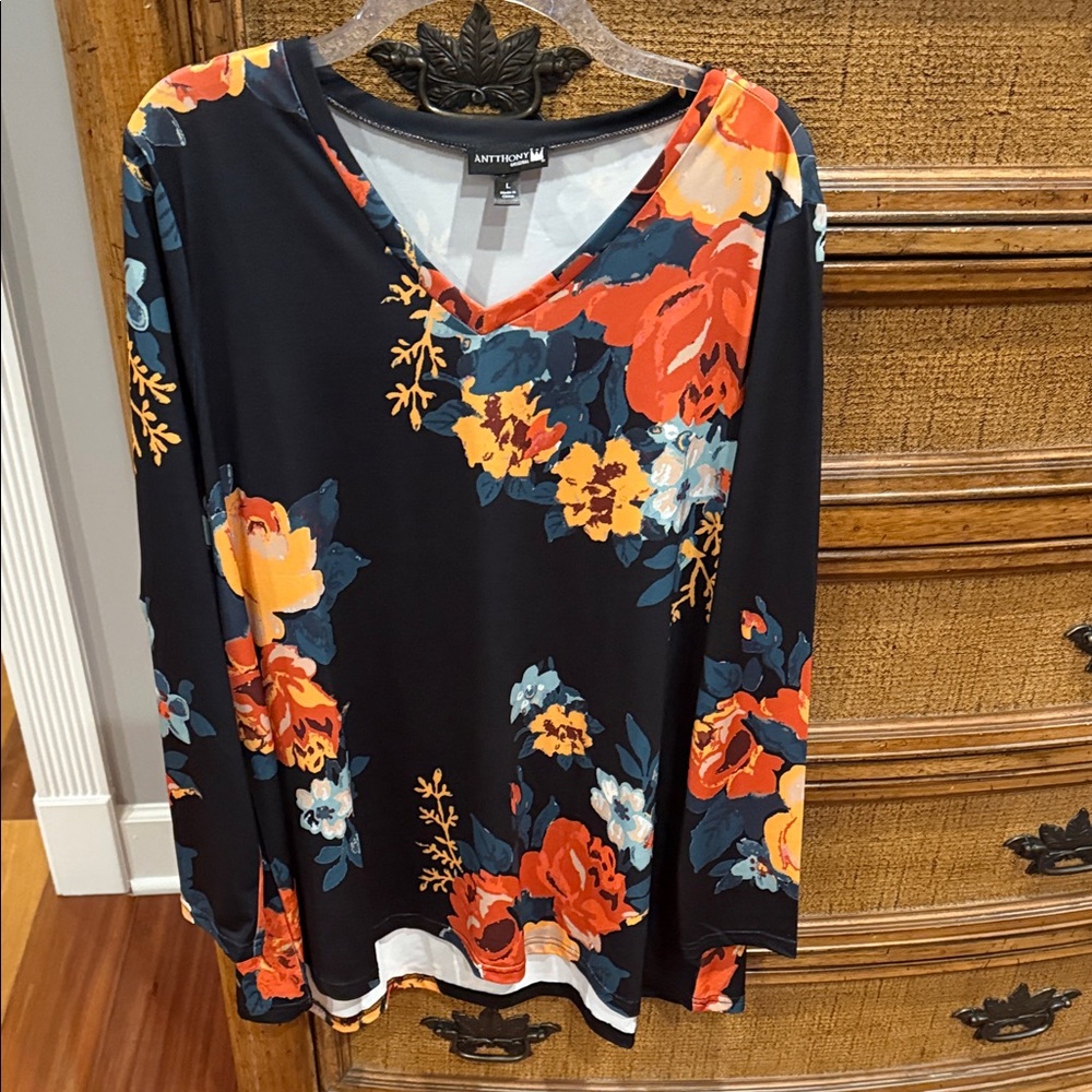 Antthony V-Neck Floral Tunic - Black and Orange